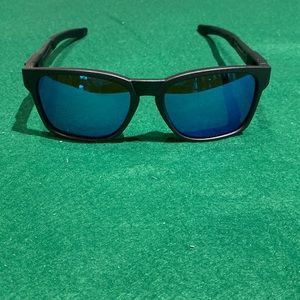 Oakley Catalyst Sunglasses. Excellent condition!
